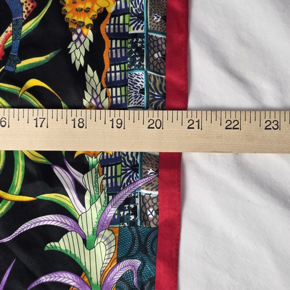 Beautiful Square Scarf - Animal Design - Picture 4 of 7